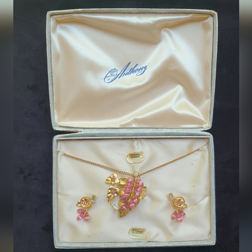 Vintage 1940s Pink Glass Jewelry Set